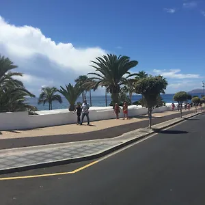 https://villa-oasis-puerto-del-carmen-lanzarote.in-canary-islands.com